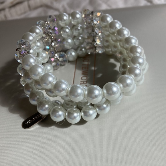 Kissaka gorgeous Pearl and crystal stretch cuff bracelet   Perfect - Picture 4 of 8